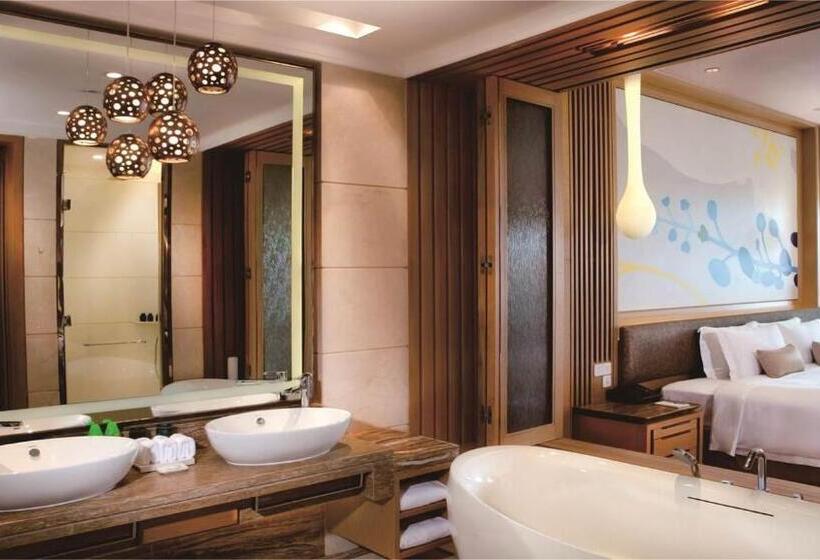 غرفة ديلوكس مطلّة علي البحر, Huidong Regal Palace Resort