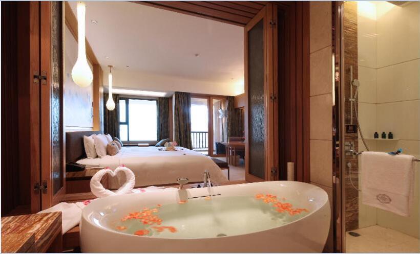 اتاق لوکس با چشم‌انداز دریا, Huidong Regal Palace Resort
