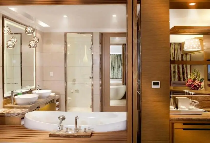 キングサイズベッドのデラックスルーム, Huidong Regal Palace Resort