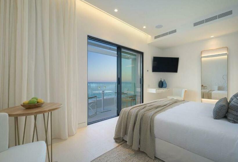 سوییت جونیور با چشم‌انداز دریا, The Island Concept Luxury Boutique Hotel Heated Pool