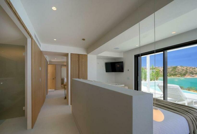 سوییت با چشم‌انداز دریا, The Island Concept Luxury Boutique Hotel Heated Pool