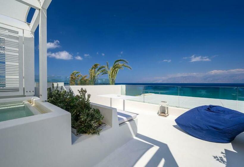 سوییت جونیور با چشم‌انداز دریا, The Island Concept Luxury Boutique Hotel Heated Pool