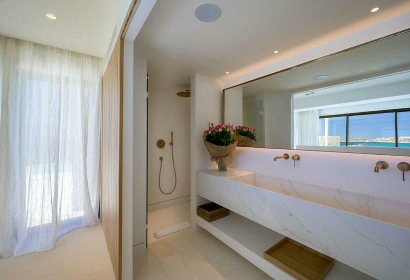 سوییت با چشم‌انداز دریا, The Island Concept Luxury Boutique Hotel Heated Pool