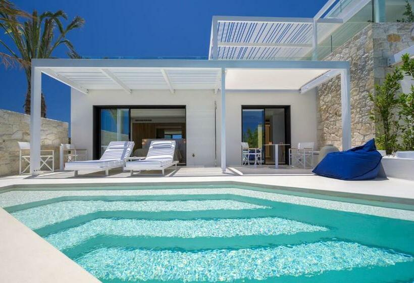 سوییت با چشم‌انداز دریا, The Island Concept Luxury Boutique Hotel Heated Pool