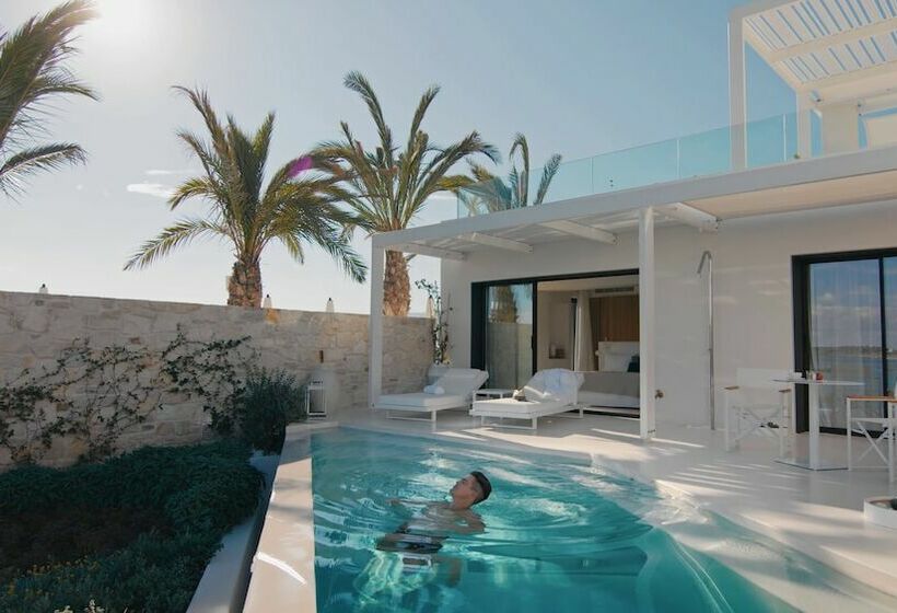 سوییت با چشم‌انداز دریا, The Island Concept Luxury Boutique Hotel Heated Pool