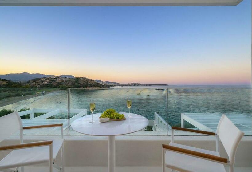 سوییت جونیور با چشم‌انداز دریا, The Island Concept Luxury Boutique Hotel Heated Pool