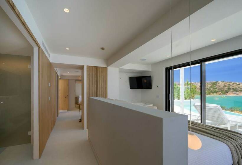 سوییت با چشم‌انداز دریا, The Island Concept Luxury Boutique Hotel Heated Pool