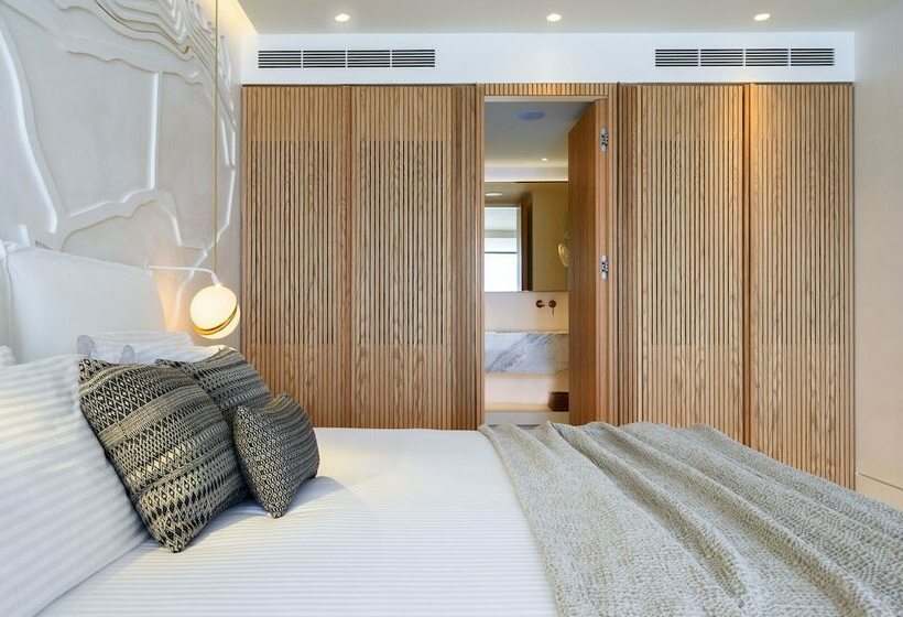 سوییت جونیور با چشم‌انداز دریا, The Island Concept Luxury Boutique Hotel Heated Pool