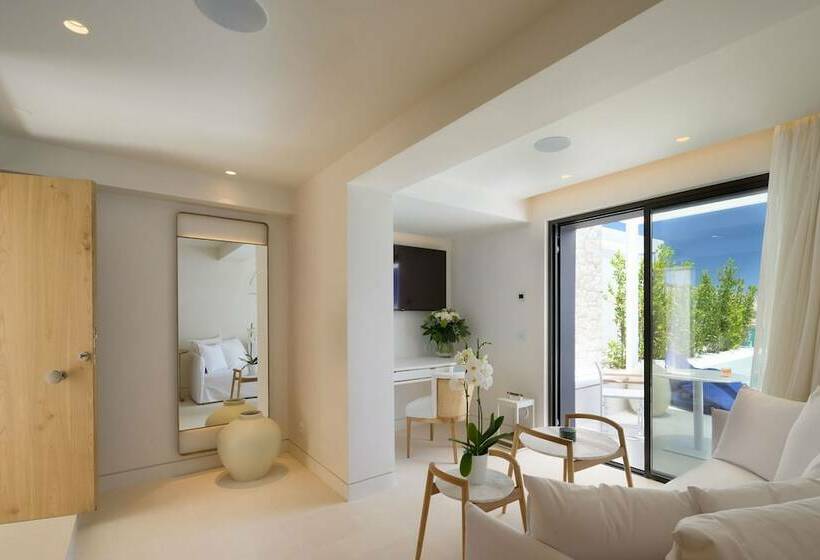 سوییت با چشم‌انداز دریا, The Island Concept Luxury Boutique Hotel Heated Pool