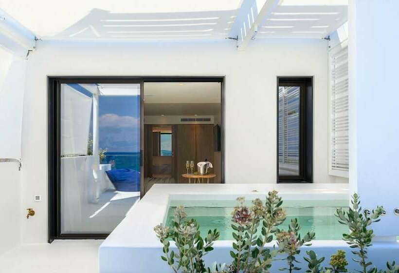 سوییت جونیور با چشم‌انداز دریا, The Island Concept Luxury Boutique Hotel Heated Pool