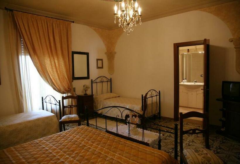 غرفة قياسية رباعية مزودة بشُرفة, Calì Nitta