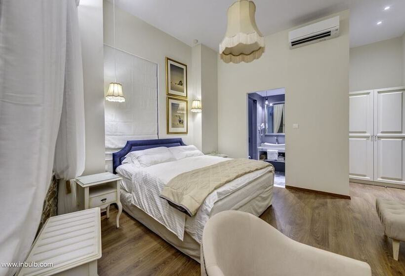 سوییت جونیور با چشم‌انداز جانبی دریا, 1844 Suites Syros