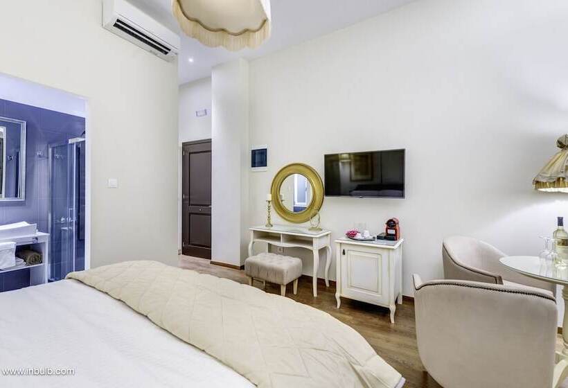 سوییت جونیور با چشم‌انداز جانبی دریا, 1844 Suites Syros