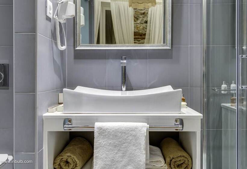 سوییت جونیور با چشم‌انداز جانبی دریا, 1844 Suites Syros