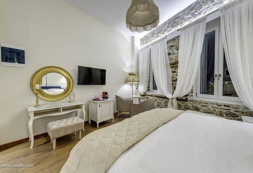 سوییت جونیور با چشم‌انداز جانبی دریا, 1844 Suites Syros