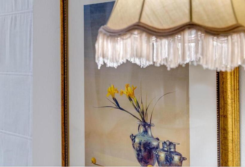 سوییت جونیور با چشم‌انداز جانبی دریا, 1844 Suites Syros