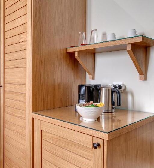 سوییت جونیور با چشم‌انداز شهر, 1844 Suites Syros