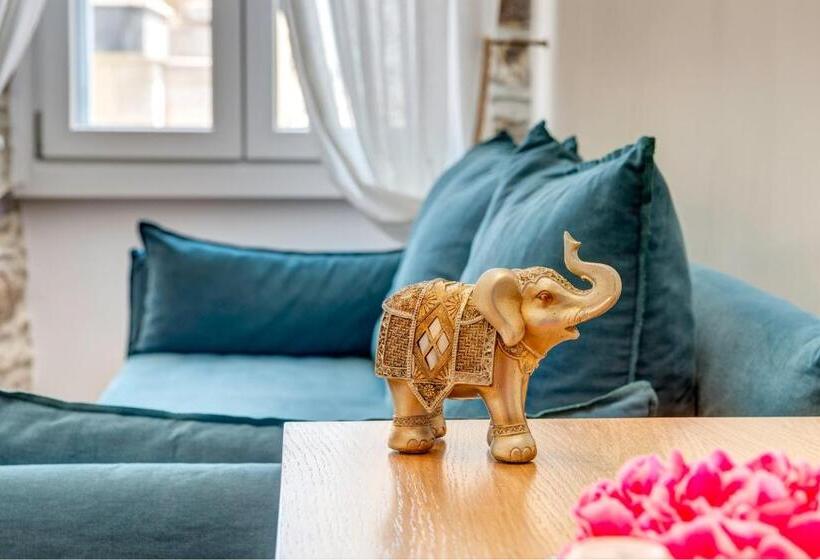 سوییت سوپریور, 1844 Suites Syros