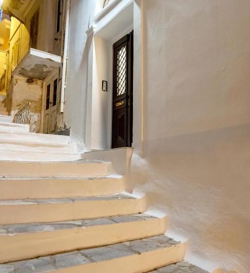 سوییت جونیور با چشم‌انداز شهر, 1844 Suites Syros