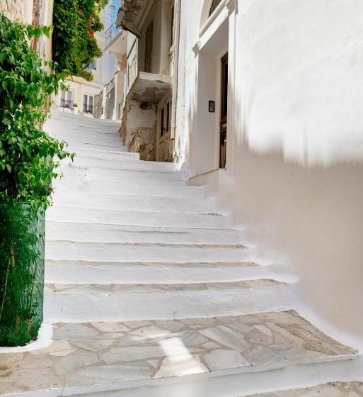 سوییت جونیور با چشم‌انداز شهر, 1844 Suites Syros