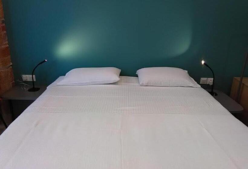 اتاق اساندارد با چشم‌انداز جانبی به دریا, Chios City Inn