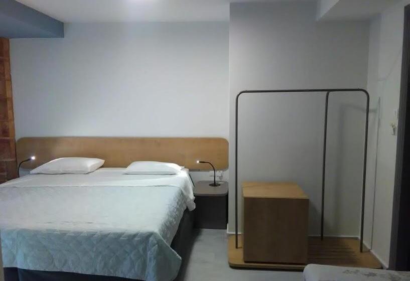 اتاق استاندارد سه نفره, Chios City Inn