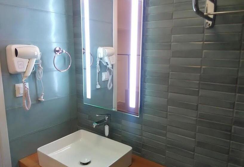 اتاق استاندارد سه نفره, Chios City Inn