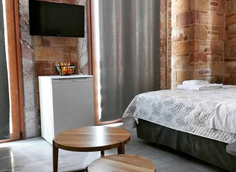 اتاق لوکس با چشم‌انداز دریا, Chios City Inn