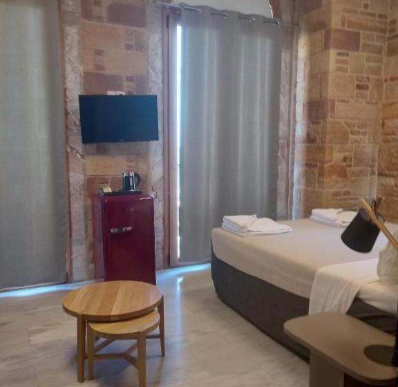 اتاق لوکس با چشم‌انداز دریا, Chios City Inn