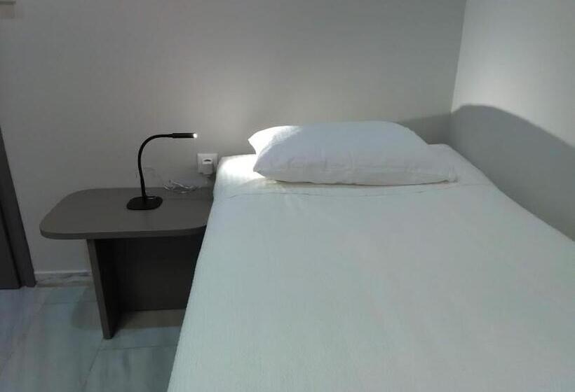 اتاق استاندارد سه تخته با بالکن, Chios City Inn