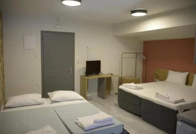 استودیو خانوادگی, Chios City Inn