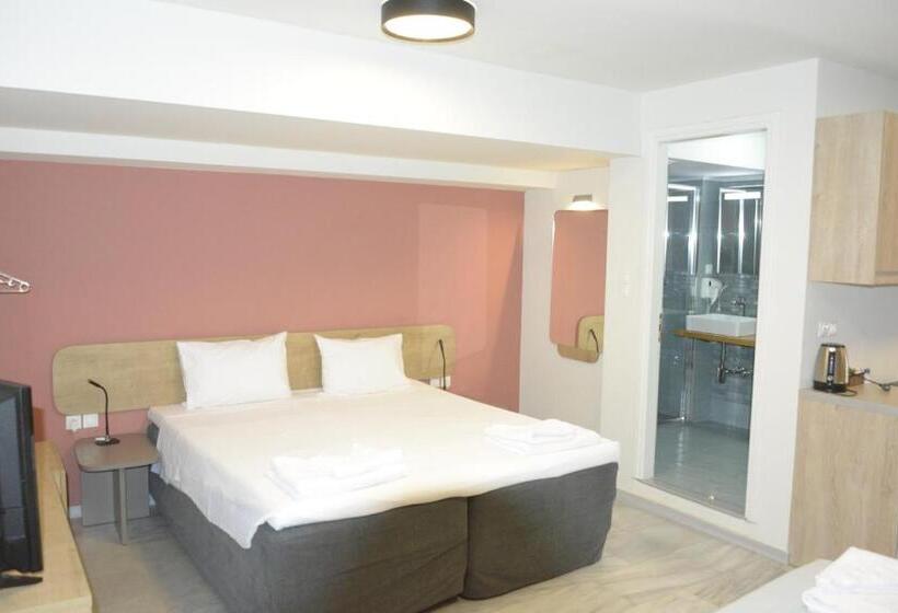 استودیو خانوادگی, Chios City Inn