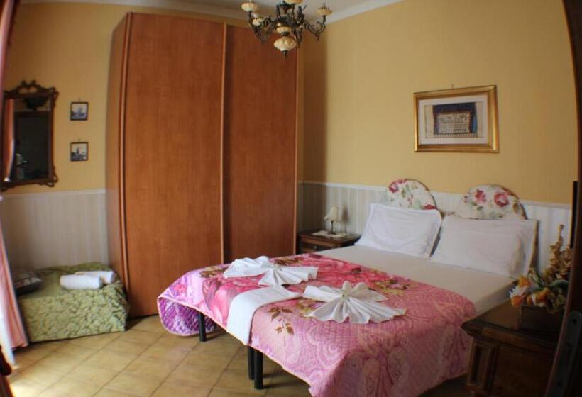 חדר סטנדרט חדר אמבטיה משותף, Hillary House