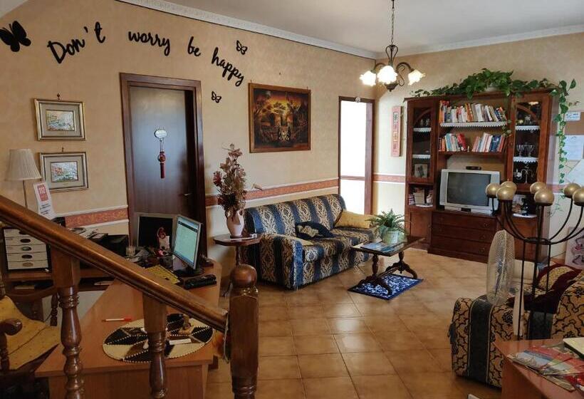 Cameră Standard cu Baie Comună, Hillary House