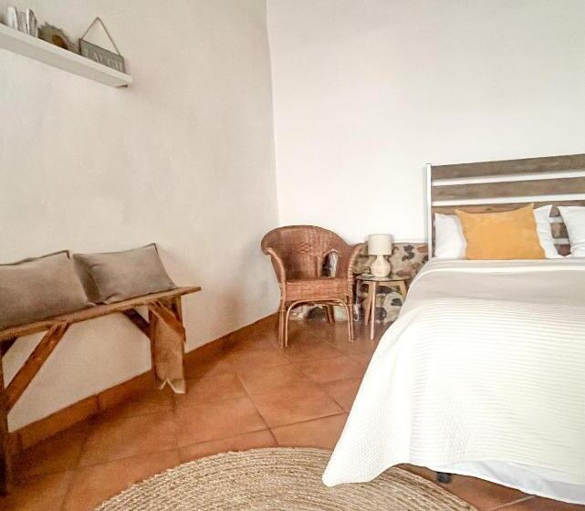 Номер Стандарт Вид на Сад, Is Scabas Guestrooms