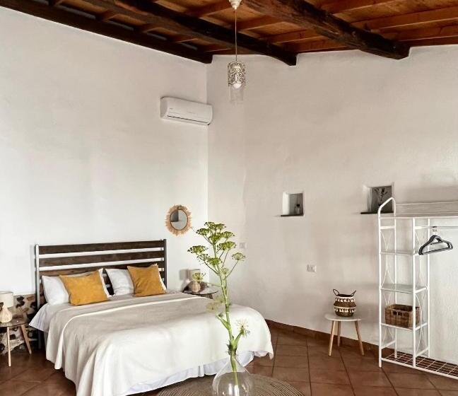 Номер Стандарт Вид на Сад, Is Scabas Guestrooms