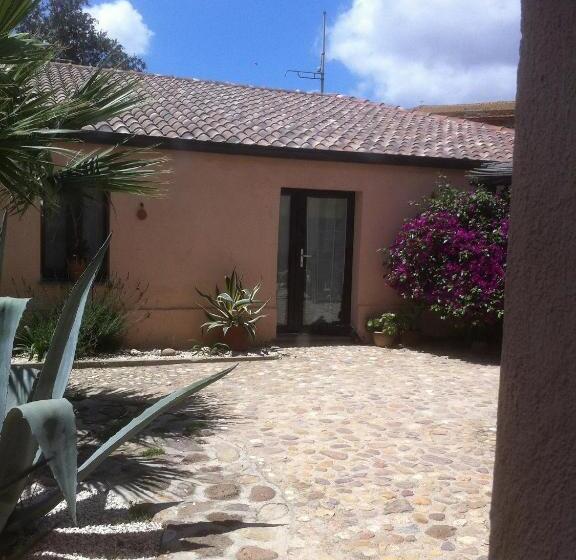 Номер Стандарт Вид на Сад, Is Scabas Guestrooms