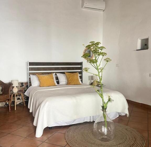 Номер Стандарт Вид на Сад, Is Scabas Guestrooms