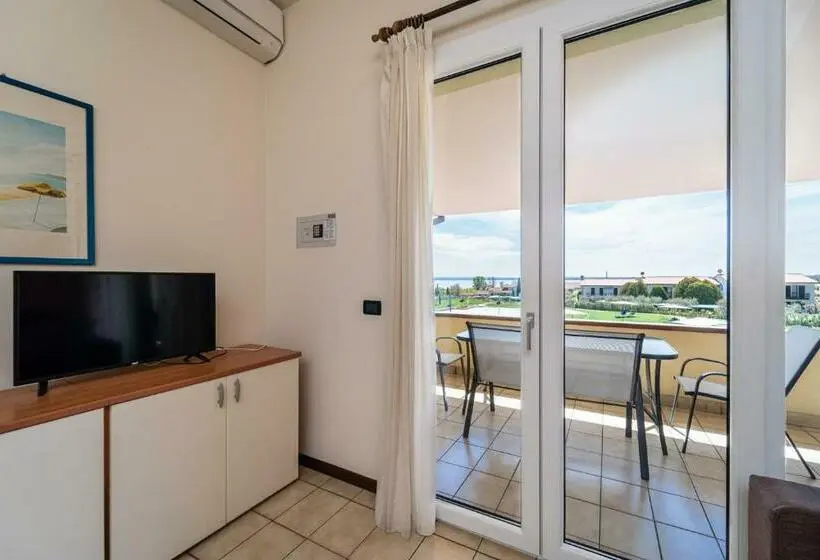 1 Bedroom Apartment Lake View, Residence Primera