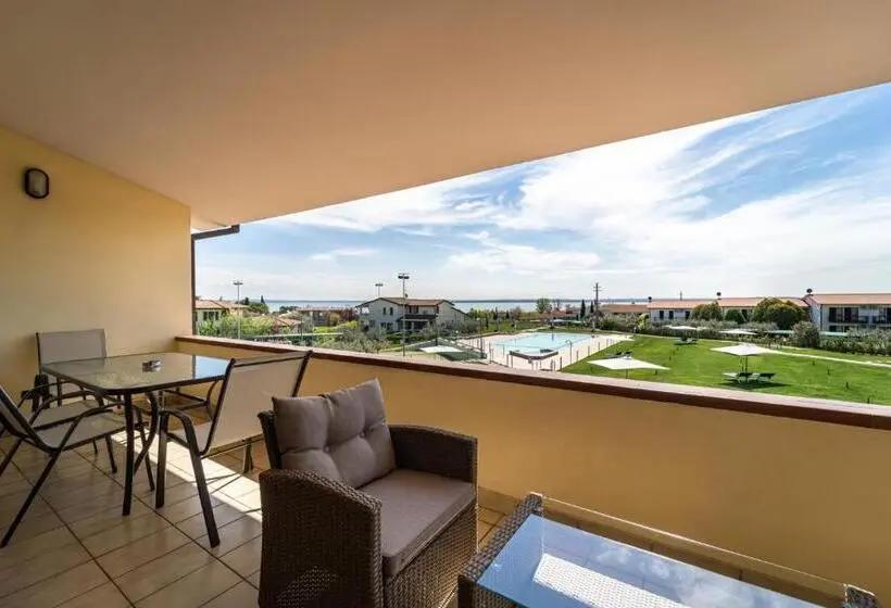 1 Bedroom Apartment Lake View, Residence Primera
