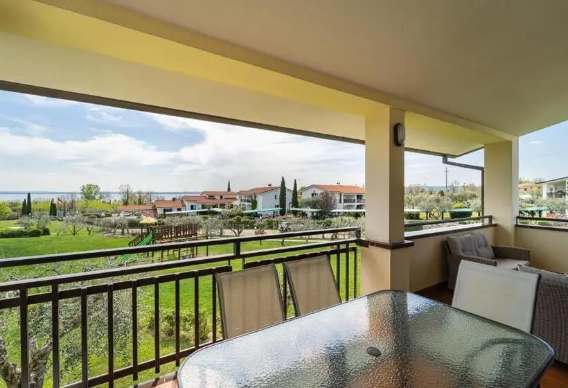 2 Bedrooms Apartment Lake View, Residence Primera