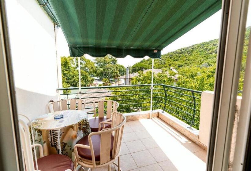 شقة غرفة واحدة, Stefanidis Apartments