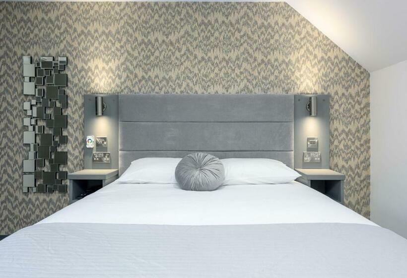 חדר דחוקס עם מיטת קינג, The Stanley