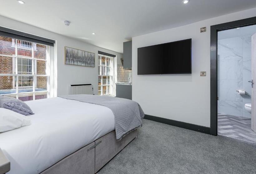 חדר דחוקס עם מיטת קינג, The Stanley