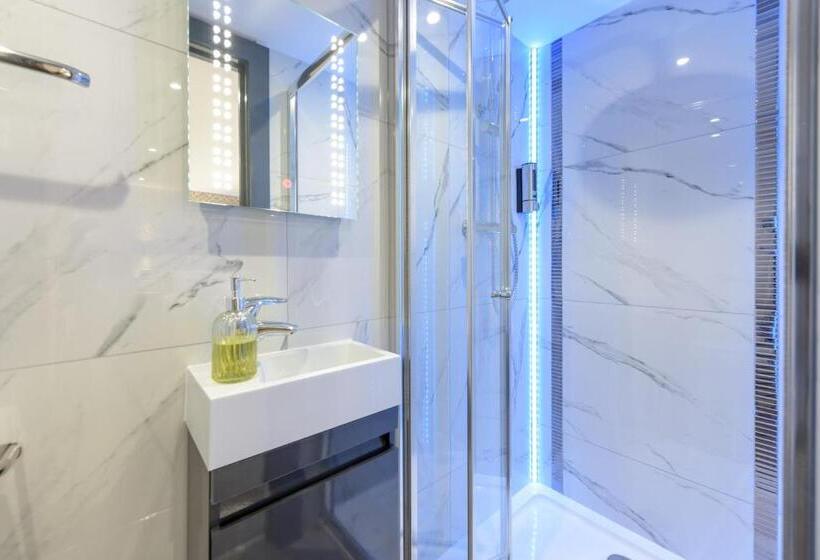 חדר דלוקס יחיד, The Stanley