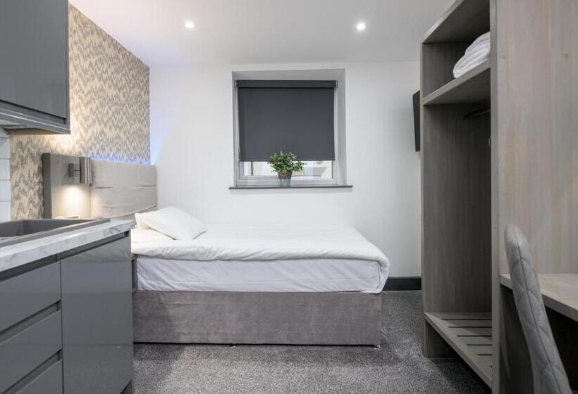 סטודיו דלוקס, The Stanley