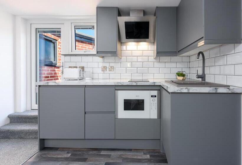 סטודיו דלוקס, The Stanley