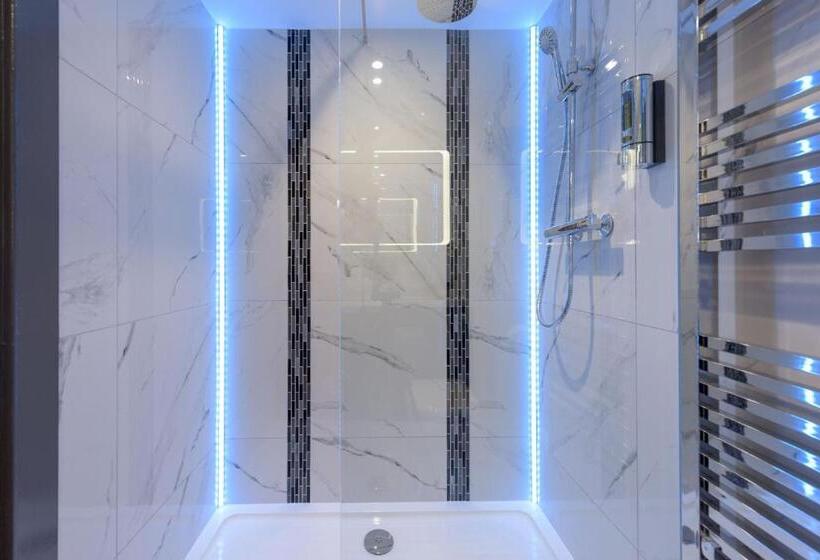 סטודיו דלוקס, The Stanley