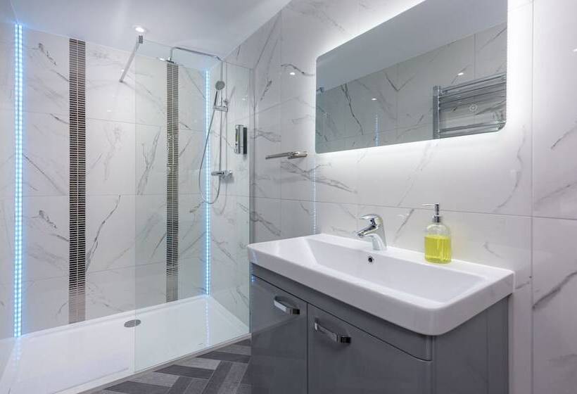 סטודיו סופריור, The Stanley