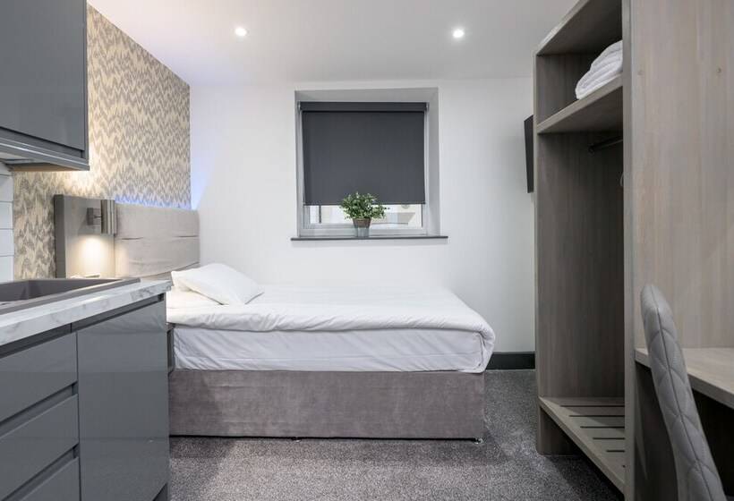 סטודיו דלוקס, The Stanley